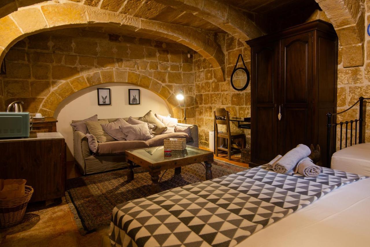The Burrow Guest House Tarxien Esterno foto