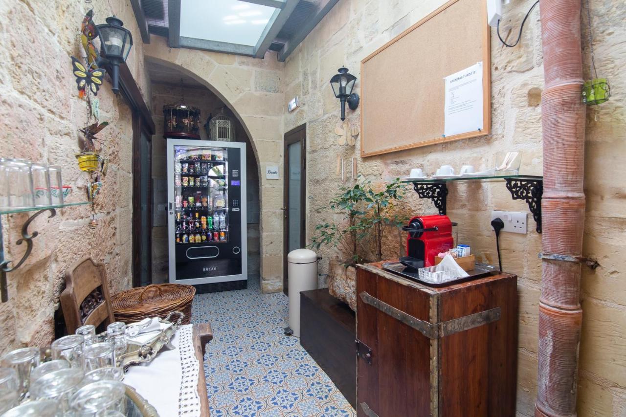 The Burrow Guest House Tarxien Esterno foto