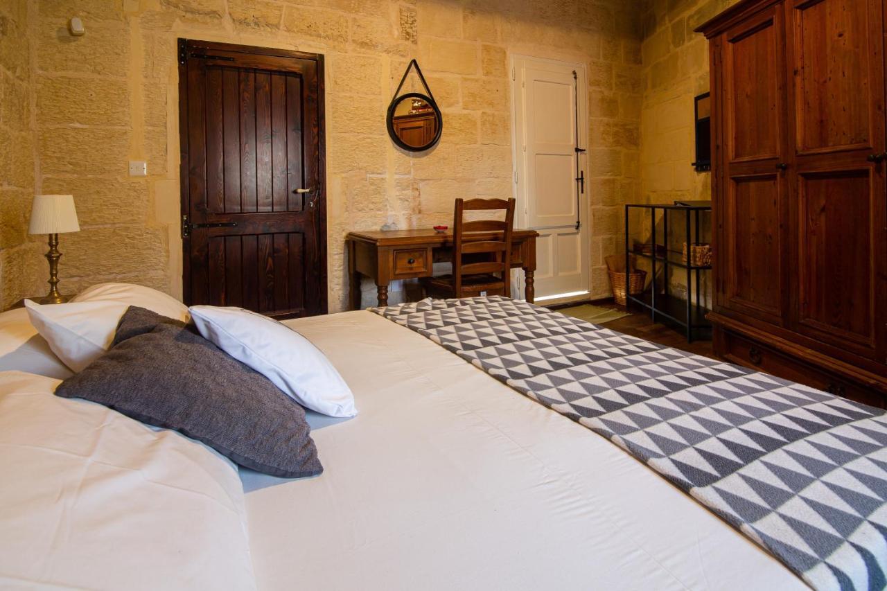 The Burrow Guest House Tarxien Esterno foto