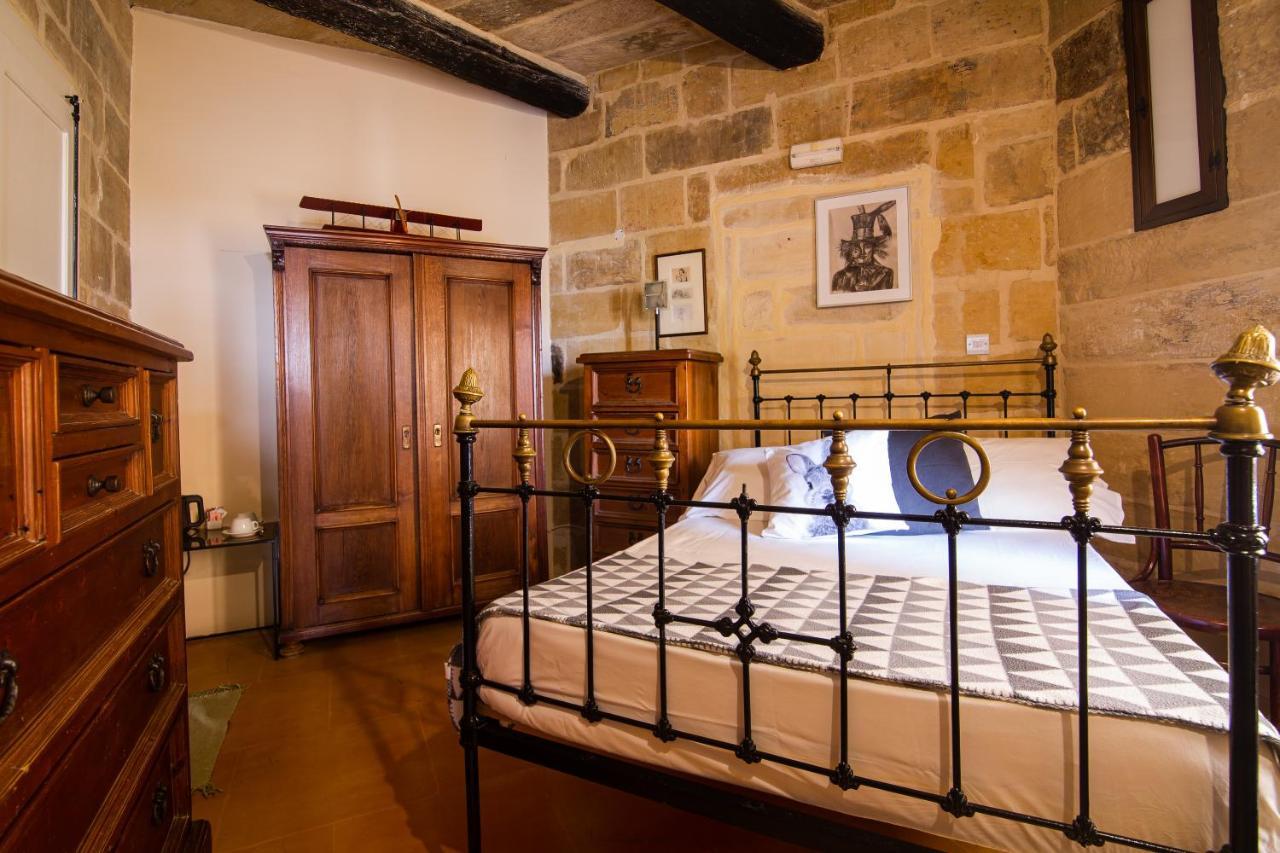 The Burrow Guest House Tarxien Esterno foto
