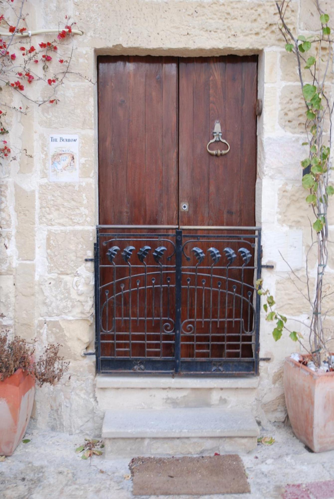 The Burrow Guest House Tarxien Esterno foto