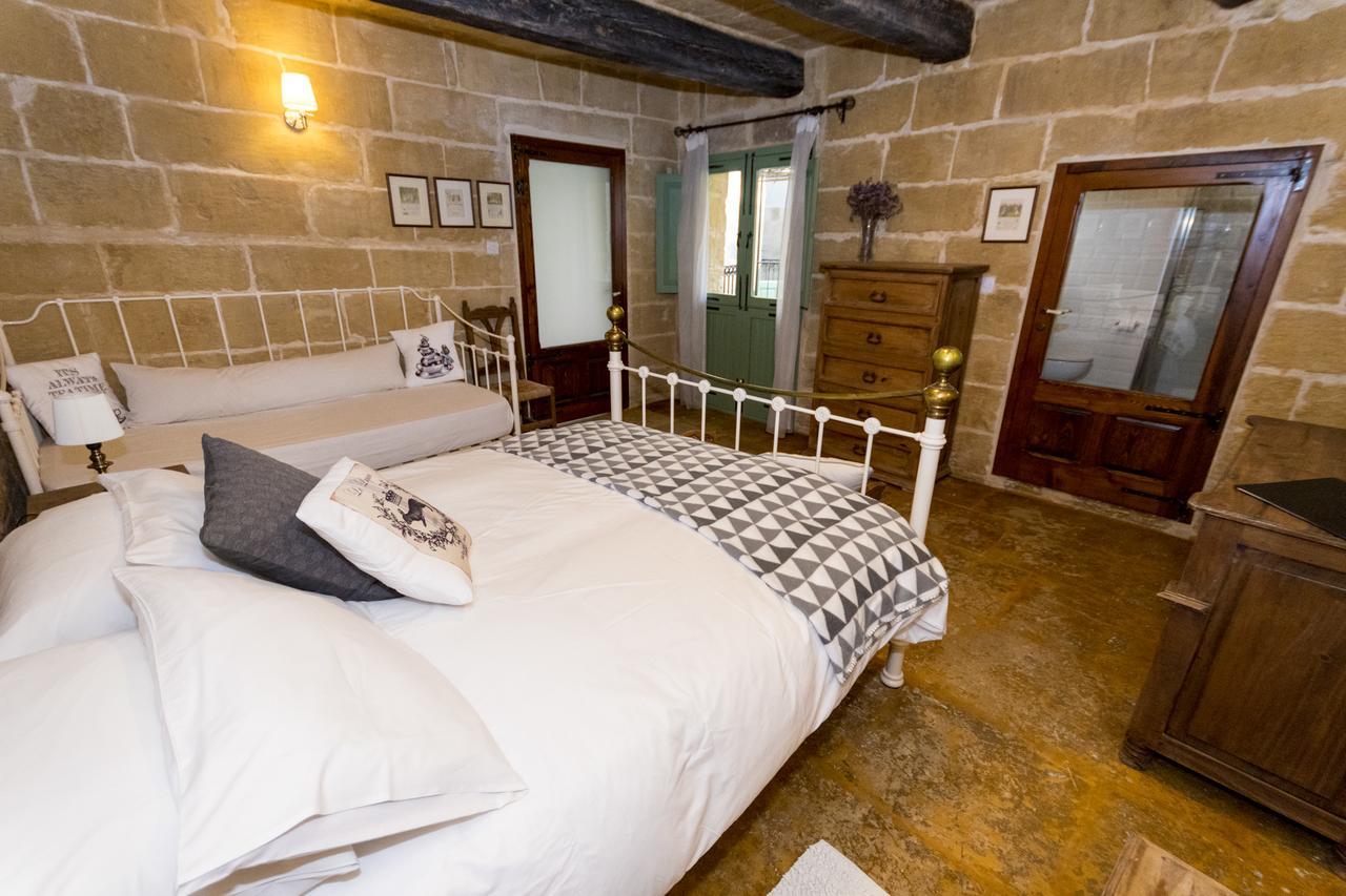 The Burrow Guest House Tarxien Esterno foto