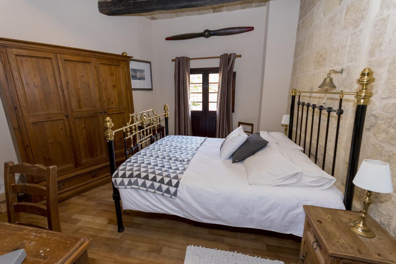 The Burrow Guest House Tarxien Esterno foto