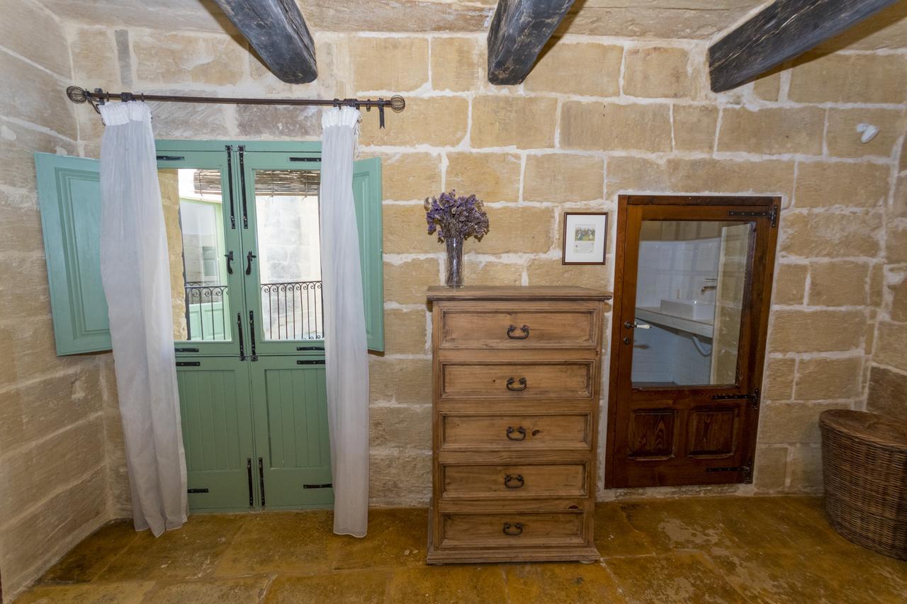 The Burrow Guest House Tarxien Esterno foto
