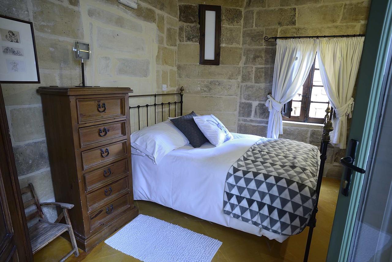 The Burrow Guest House Tarxien Esterno foto