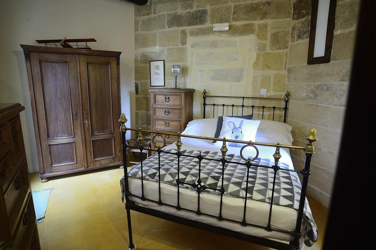 The Burrow Guest House Tarxien Esterno foto