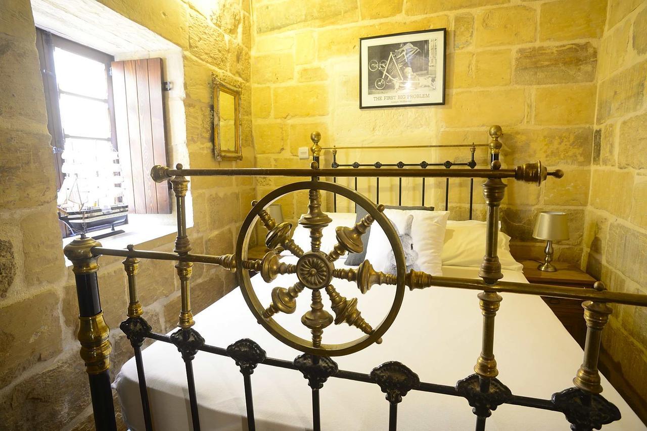 The Burrow Guest House Tarxien Esterno foto